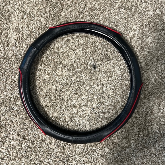 Steering wheel cover - Picture 1 of 3